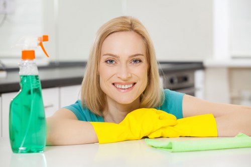 End-of-tenancy house clearance and deep clean for homes and commercial premises