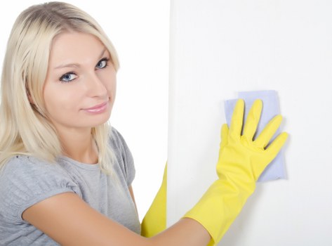 Bathroom deep cleaning with attention to tiles, taps, and fixtures